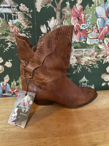 low brown boot