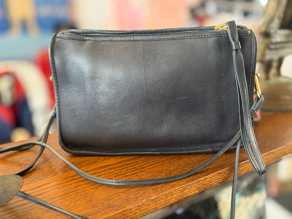1970s Coach zippered clutch 9455 navy
