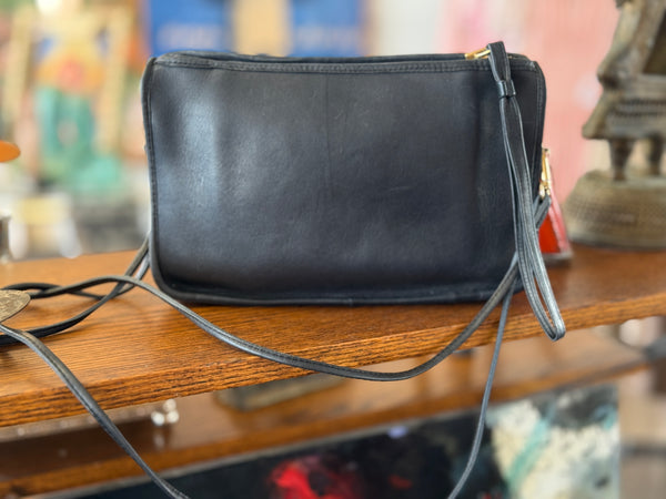1970s Coach zippered clutch 9455 navy
