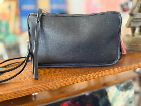 1970s Coach zippered clutch 9455 navy